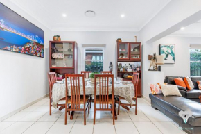 KozyGuru / Rockdale / Spacious Modern 2 Bedrooms Holiday Home NRO147 Sydney